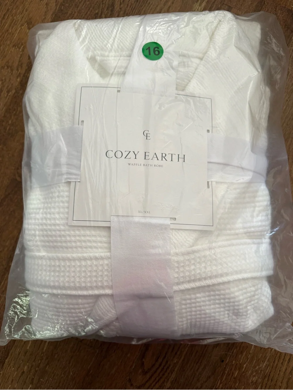 Cozy Earth New White Waffle Bath Robe $138 Retail Gift Indulgent Spa Day